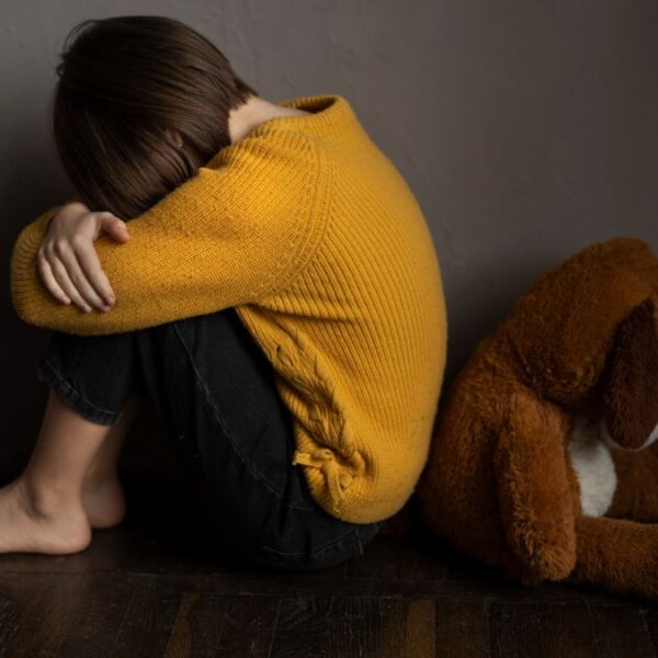 Arizona implementa programa en escuelas para hacer frente al suicidio