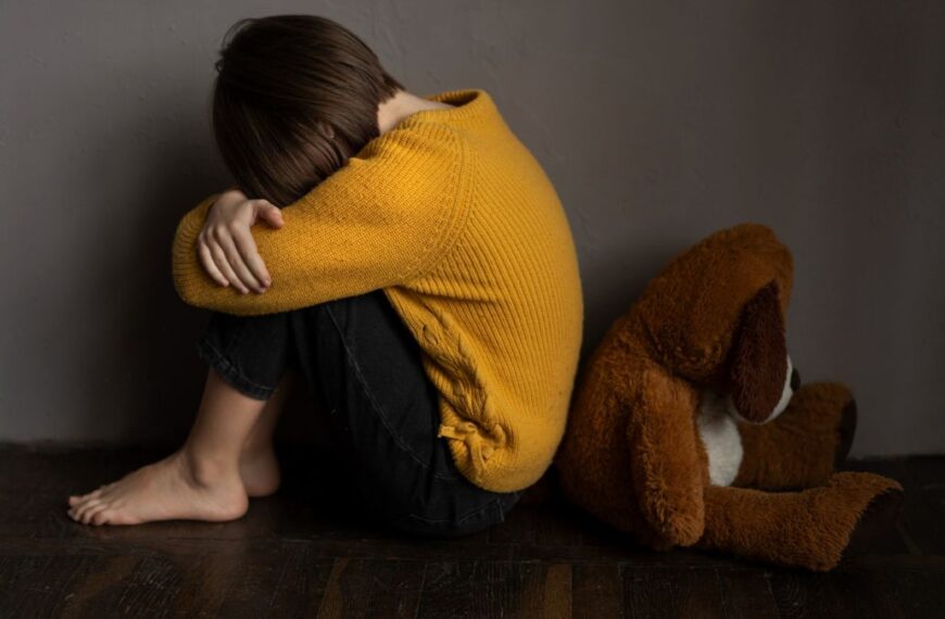 Arizona implementa programa en escuelas para hacer frente al suicidio