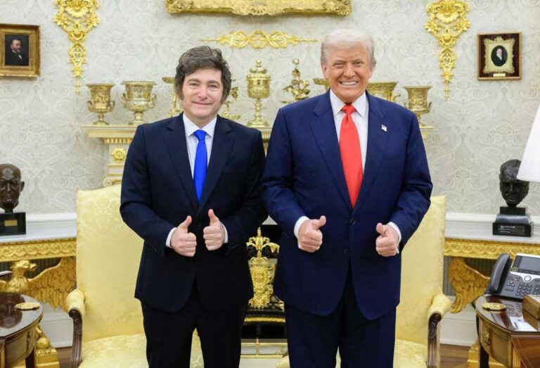 En pleno cierre de gobierno, Trump rescata a Argentina