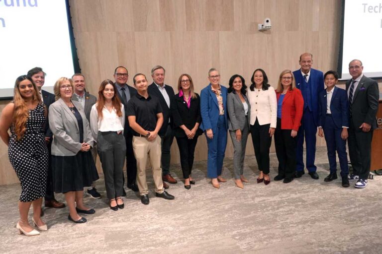 Apuestan por la educación tecnológica en Arizona 