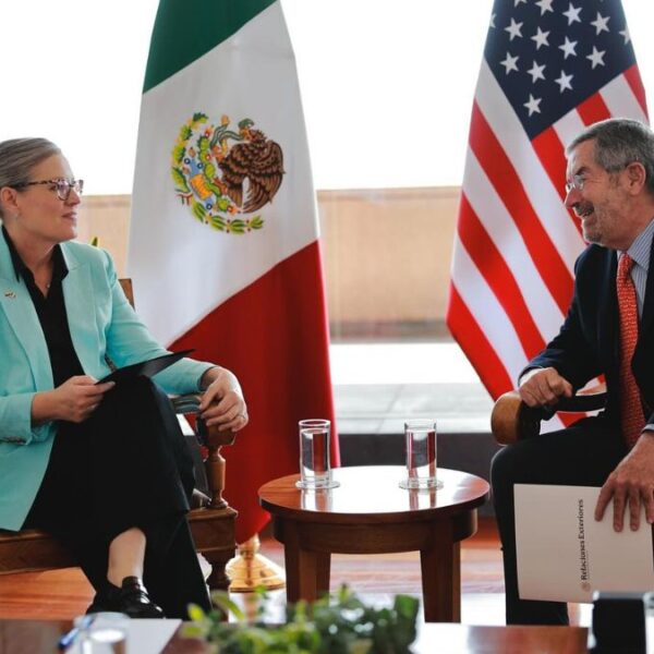 Cooperación en era de incertidumbre: Karie Hobbs visita México