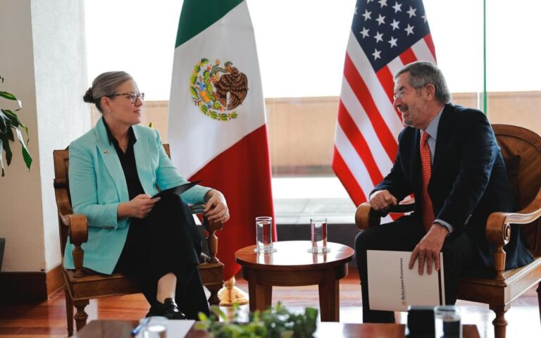 Cooperación en era de incertidumbre: Katie Hobbs visita México