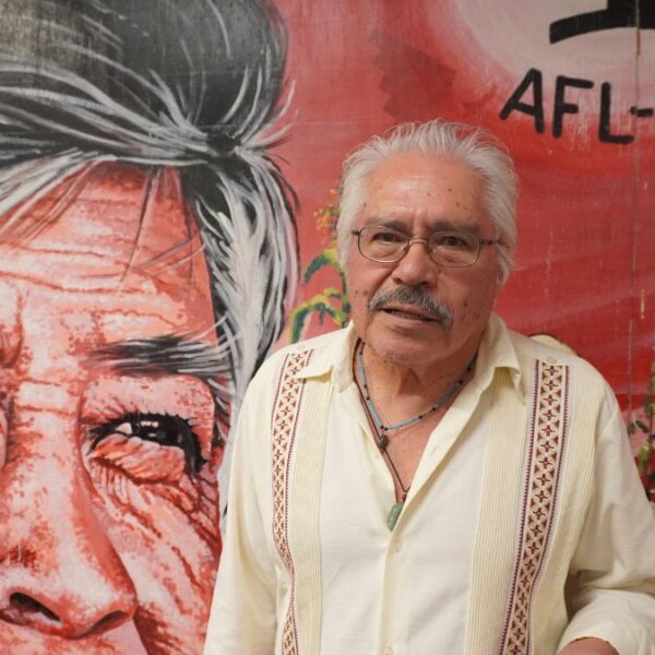 Reconocen al escritor Saúl Holguín Cuevas por 50 años de trayectoria