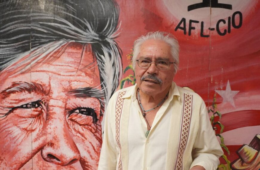 Reconocen al escritor Saúl Holguín Cuevas por 50 años de trayectoria