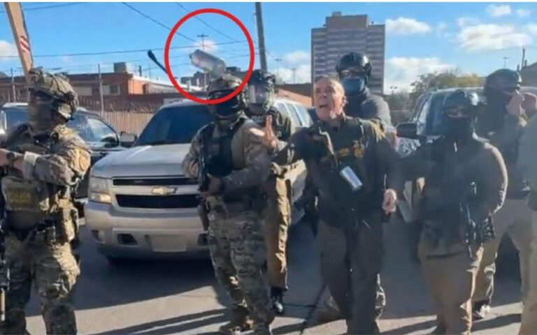 Ponen freno a Bovino por usar gas lacrimógeno en protestas de Chicago
