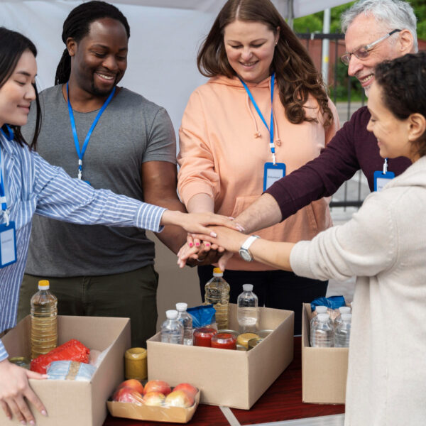 Asigna gobernadora Katie Hobbs 2.1 millones de fondo de emergencia para bancos de alimentos