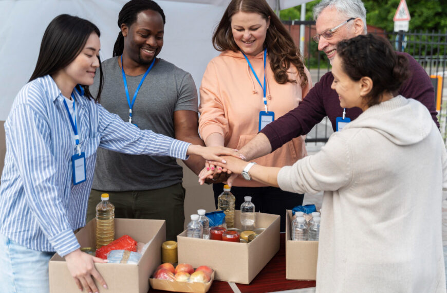 Asigna gobernadora Katie Hobbs 2.1 millones de fondo de emergencia para bancos de alimentos