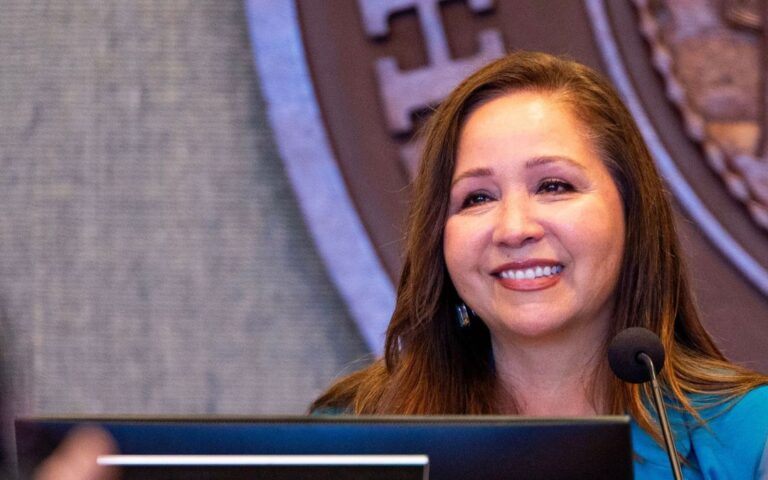 Arizona pierde 300 mdd cada semana de cierre de gobierno: Adelita Grijalva