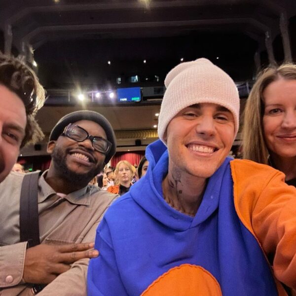 Justin Bieber sorprende en México tocando banda en un jaripeo