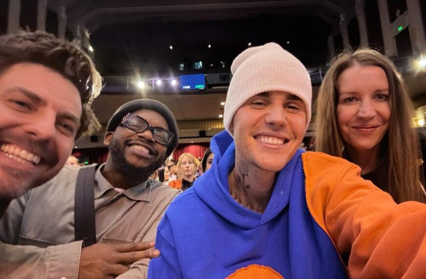 Justin Bieber sorprende en México tocando banda en un jaripeo