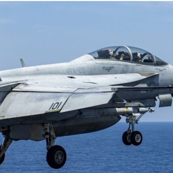 Dos aeronaves de la US Navy se estrellan en el Mar de China