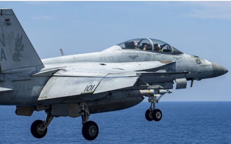 Dos aeronaves de la US Navy se estrellan en el Mar de China