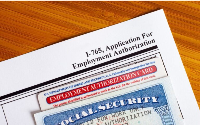 USCIS anula extensión automática de los permisos de trabajo (EAD)