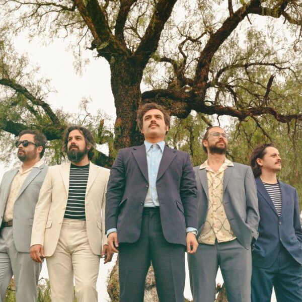 El rock eléctrico de Enjambre regresa a Arizona con ‘Daños Luz’