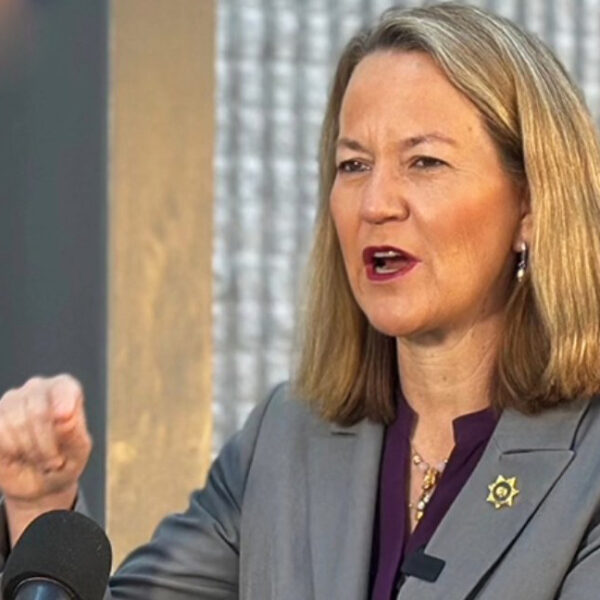 Juez federal bloquea los intentos para retirar beneficios de alimentos