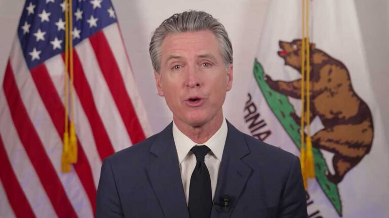 Administración Trump demanda a California