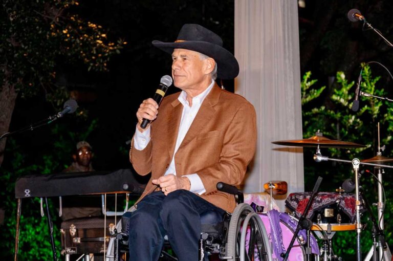 Bloquean jueces redistritación en Texas