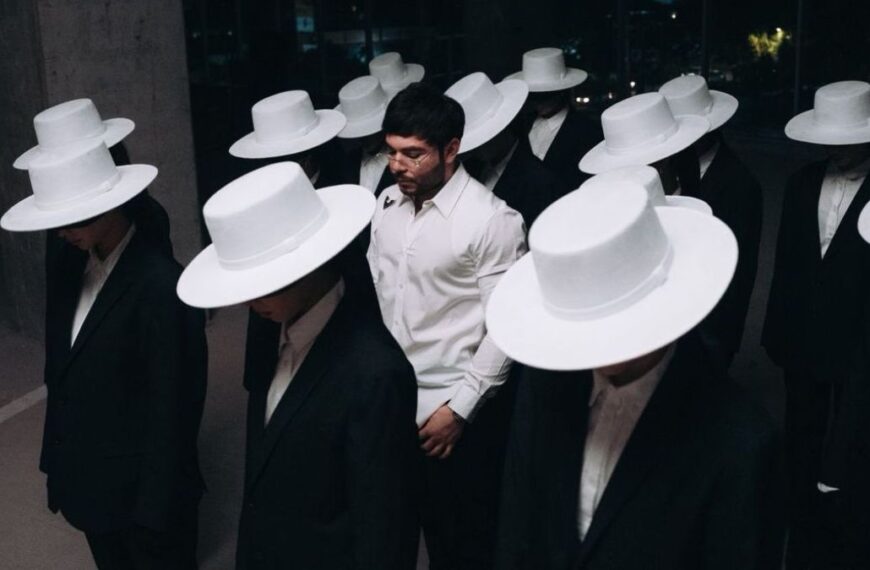 Los primos vuelven al ataque: Peso Pluma y Tito Double P lanzan ‘Intro’