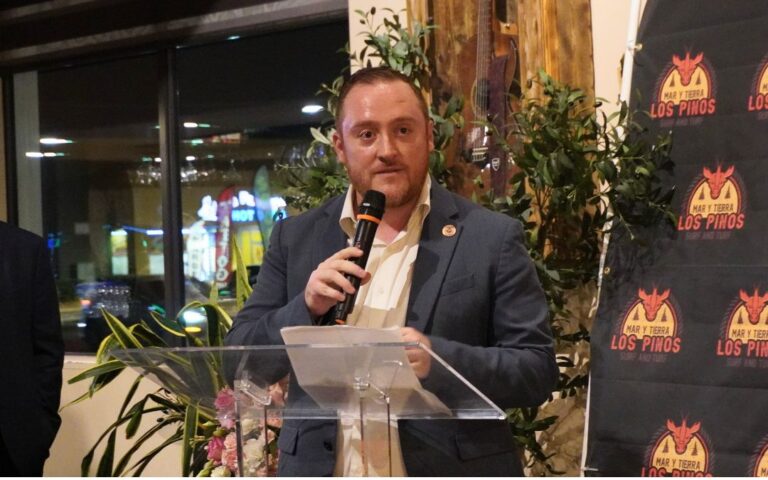 Senador demócrata Flavio Bravo busca su reelección en Arizona