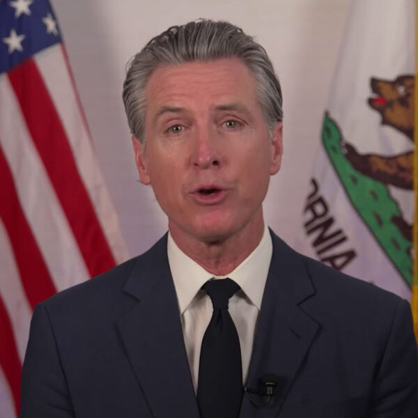 Administración Trump demanda a California por redistritación