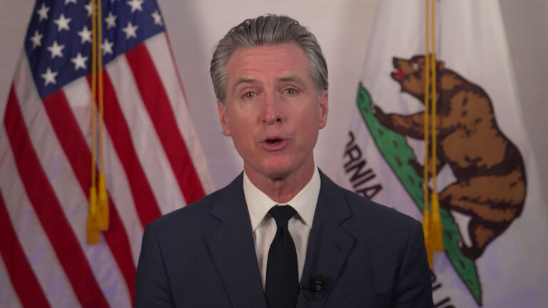 Administración Trump demanda a California por redistritación