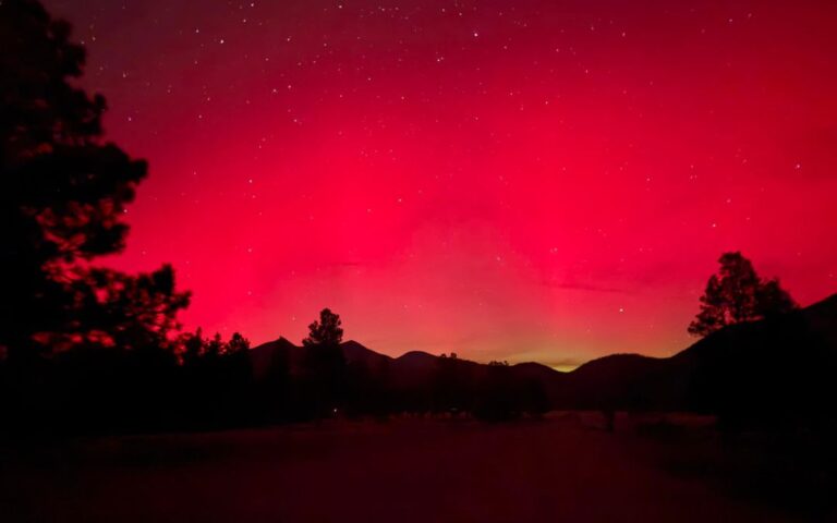 Auroras boreales pintan de rojo el cielo nocturno de Arizona (FOTOS)