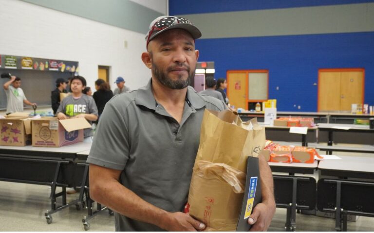 Activistas entregan despensas a familias ante ‘pausa’ de SNAP