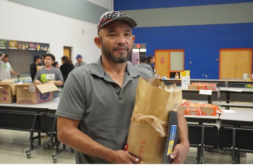 Activistas entregan despensas a familias ante ‘pausa’ de SNAP