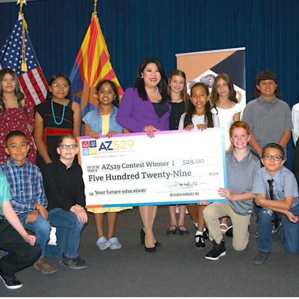 Premian a ganadores del Programa de Ahorro Educativo de Arizona
