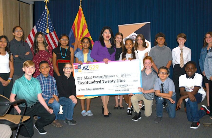 Premian a ganadores del Programa de Ahorro Educativo de Arizona