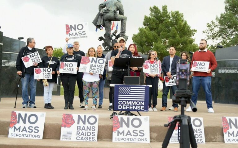 Alzan la voz por veteranos detenidos por ICE en ‘Rally de las Rosas’
