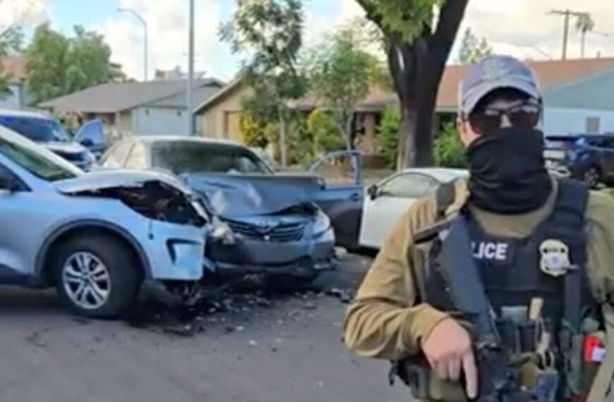 ICE aumenta tácticas agresivas: chocan autos para detener a inmigrantes