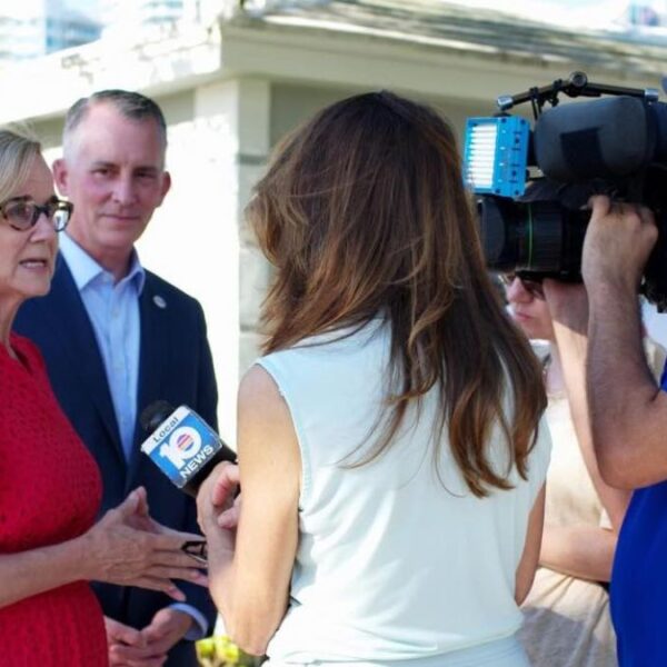 Demócrata Eileen Higgins derrota a republicano en la alcaldía de Miami