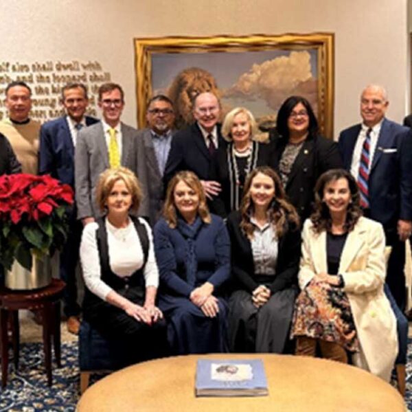 Líderes de Phoenix fortalecen lazos comunitarios 