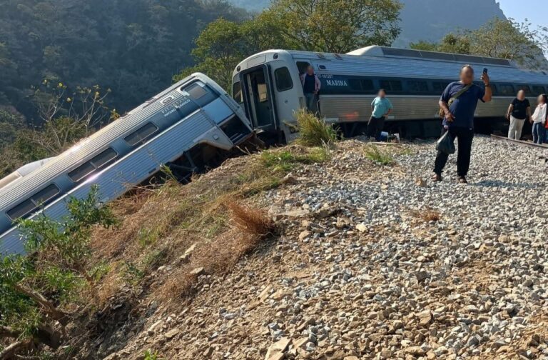 Tragedia enluta a México: descarrilamiento de tren deja 13 muertos