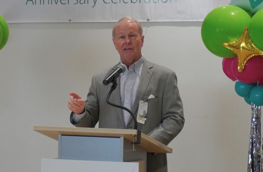 Steve Purves, CEO de Valleywise Health, se retira en 2026