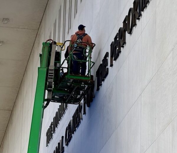 En otra polémica, Trump ataca a la familia Kennedy