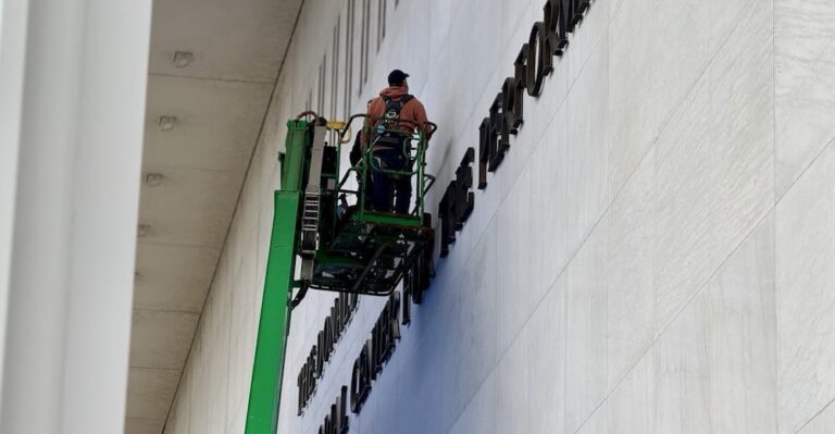 En otra polémica, Trump ataca a la familia Kennedy