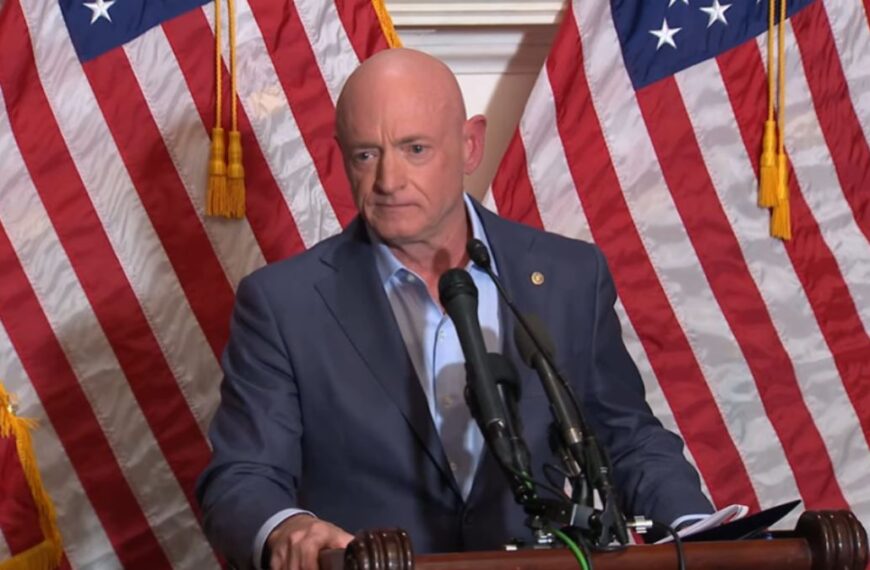 Mark Kelly se niega a ser silenciado: se defenderá de Trump