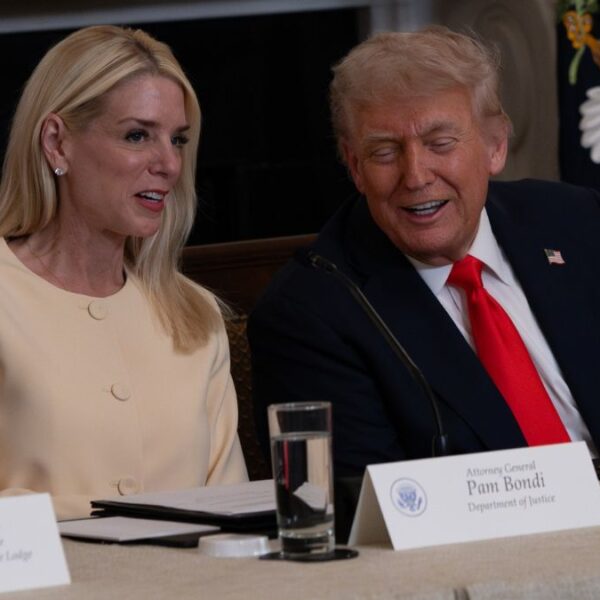 Juez autoriza la liberación de los archivos del caso Jeffrey Epstein