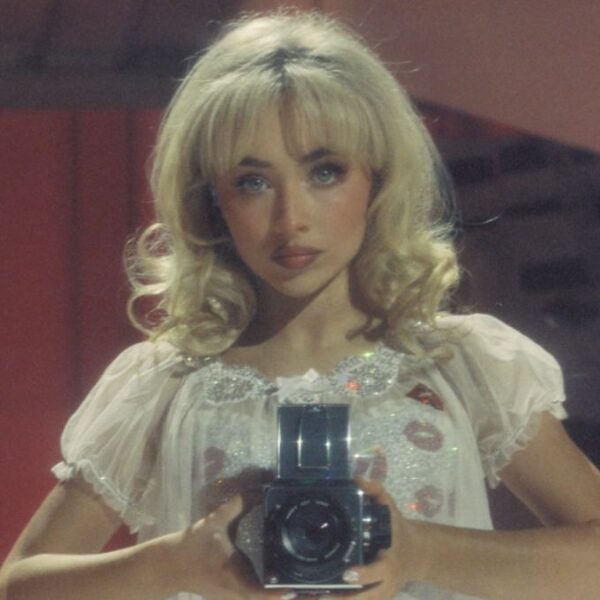 Sabrina Carpenter explota contra Trump por usar su canción en video de ICE