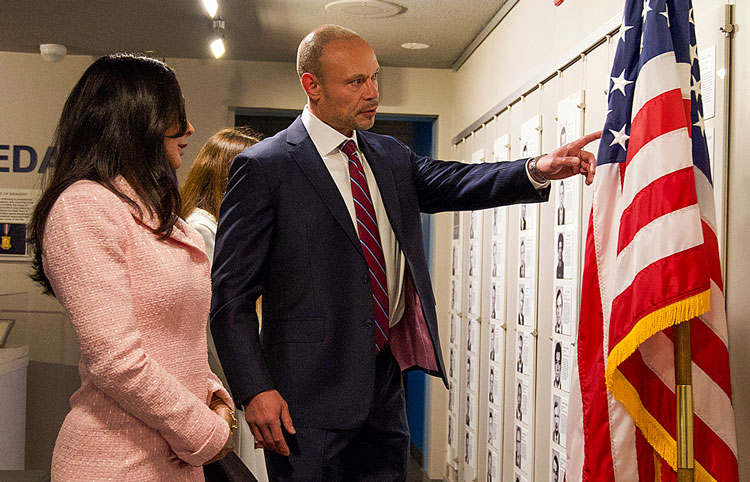 Renuncia Dan Bongino, el subdirector del FBI