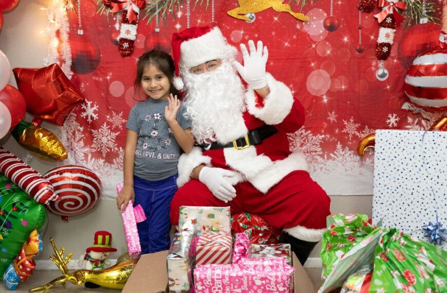 Ángeles del Barrio llevan la Navidad a Guadalupe, Arizona