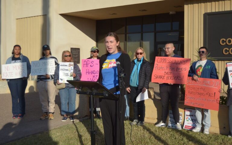 Activistas luchan contra alza de tarifas de APS en Arizona