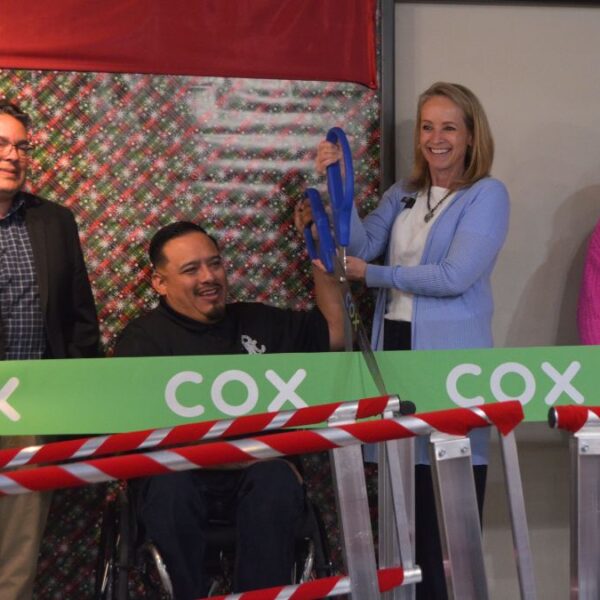 Abuelitos se conectan: Inauguran laboratorio en Casa de Primavera