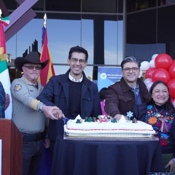 Piñatas y tradición: Consulado de México vive posada navideña