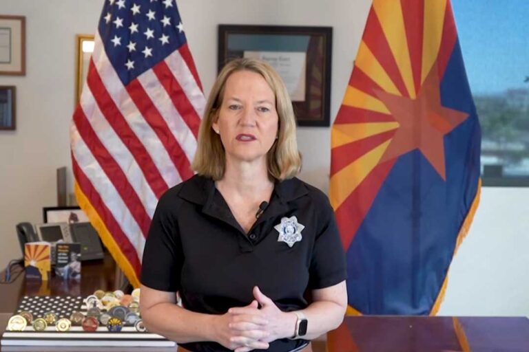 Fiscal Kris Mayes se defiende: ‘torcieron mis palabras’