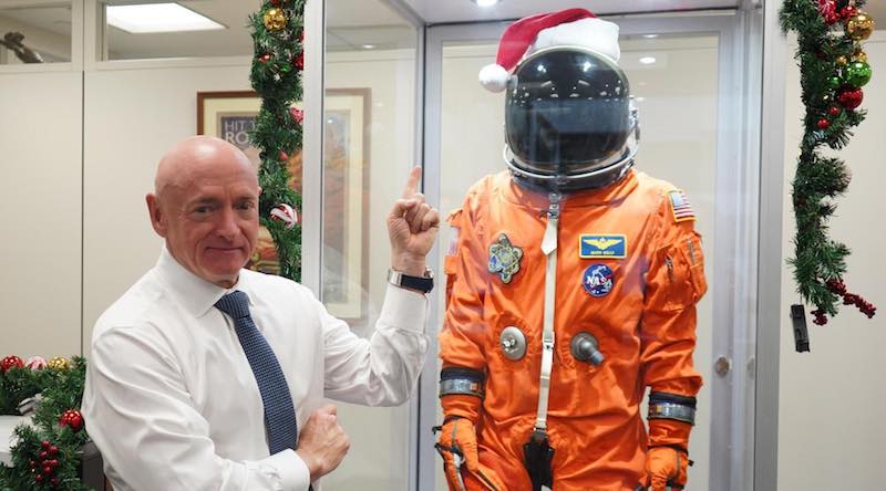 Aumentan represalias contra el senador Mark Kelly