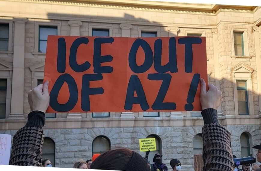 Republicanos buscan criminalizar a quienes obstruyan a ICE en Arizona