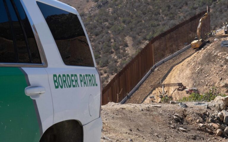 Imputan a 200 por delitos migratorios en Arizona, incluídos ‘coyotes’